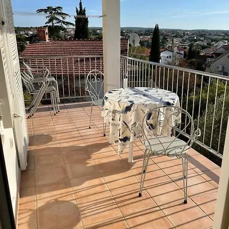 Grosszuegige 6-personen In Kroatien *